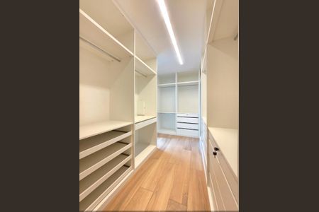 Apartamento à venda com 203m², 4 quartos e 3 vagasCloset da Suíte 2