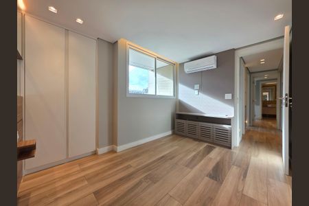 Apartamento à venda com 203m², 4 quartos e 3 vagasQuarto Suíte 2