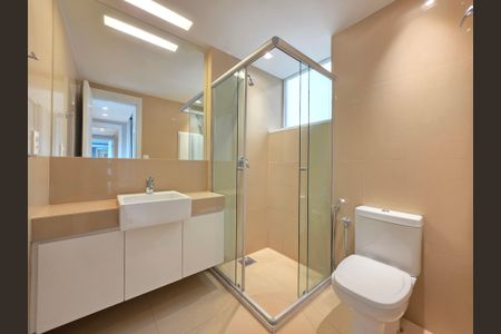 Apartamento à venda com 203m², 4 quartos e 3 vagasBanheiro da Suíte 1