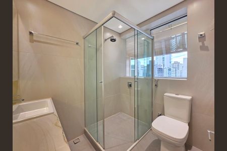 Apartamento à venda com 203m², 4 quartos e 3 vagasBanheiro da Suíte 2