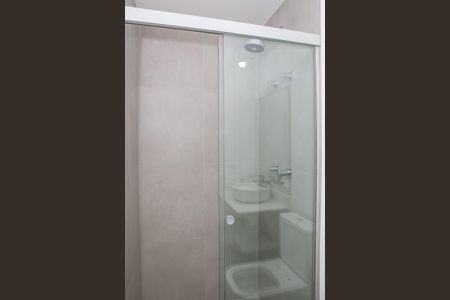 Banheiro de kitnet/studio para alugar com 1 quarto, 26m² em Perdizes, São Paulo