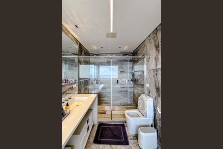 Apartamento à venda com 380m², 3 quartos e 6 vagasBanheiro da Suíte 1