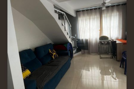 Casa de condomínio à venda com 68m², 2 quartos e 2 vagasSala