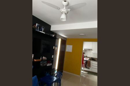 Casa de condomínio à venda com 68m², 2 quartos e 2 vagasSala