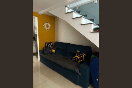 Casa de condomínio à venda com 68m², 2 quartos e 2 vagasSala