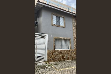 Casa de condomínio à venda com 68m², 2 quartos e 2 vagasFachada