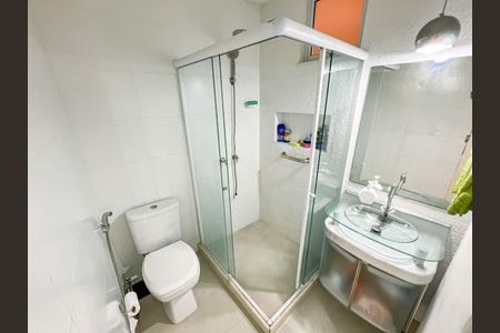 Apartamento à venda com 84m², 2 quartos e 1 vaga Apartamento à venda com 84m², 2 quartos e 1 vagaBanheiro
