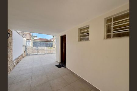Casa à venda com 215m², 4 quartos e 3 vagas Casa à venda com 215m², 4 quartos e 3 vagasGaragem