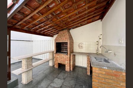 Casa à venda com 215m², 4 quartos e 3 vagas Casa à venda com 215m², 4 quartos e 3 vagasChurrasqueira