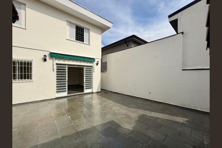 Casa à venda com 215m², 4 quartos e 3 vagas Casa à venda com 215m², 4 quartos e 3 vagasQuintal