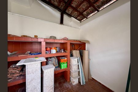 Casa à venda com 215m², 4 quartos e 3 vagas Casa à venda com 215m², 4 quartos e 3 vagasDepósito