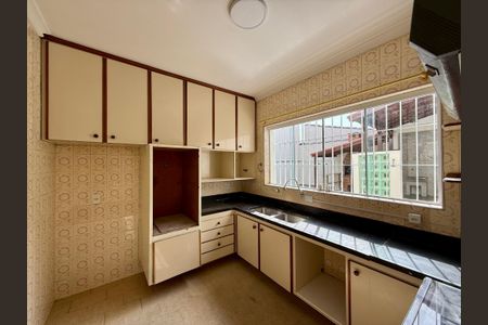 Casa à venda com 215m², 4 quartos e 3 vagas Casa à venda com 215m², 4 quartos e 3 vagasCozinha