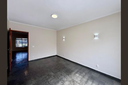 Casa à venda com 215m², 4 quartos e 3 vagas Casa à venda com 215m², 4 quartos e 3 vagasSala