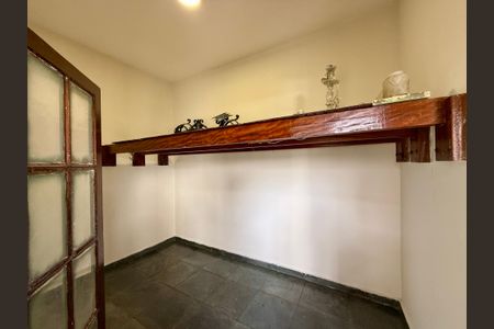 Casa à venda com 215m², 4 quartos e 3 vagas Casa à venda com 215m², 4 quartos e 3 vagasQuarto de Serviço