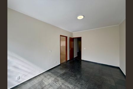 Casa à venda com 215m², 4 quartos e 3 vagas Casa à venda com 215m², 4 quartos e 3 vagasSala