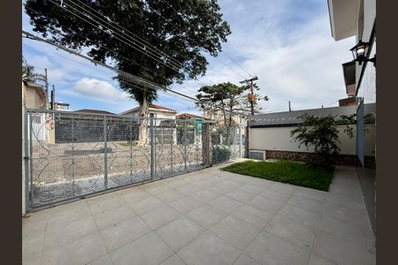 Casa à venda com 215m², 4 quartos e 3 vagas Casa à venda com 215m², 4 quartos e 3 vagasGaragem