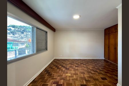 Casa à venda com 215m², 4 quartos e 3 vagas Casa à venda com 215m², 4 quartos e 3 vagasSuíte