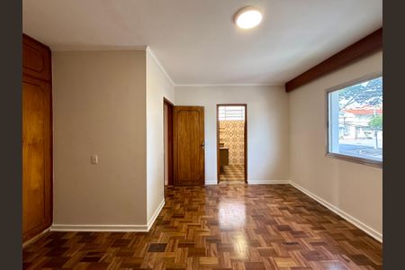 Casa à venda com 215m², 4 quartos e 3 vagas Casa à venda com 215m², 4 quartos e 3 vagasSuíte