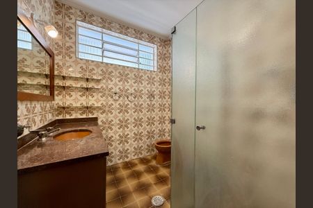 Casa à venda com 215m², 4 quartos e 3 vagas Casa à venda com 215m², 4 quartos e 3 vagasBanheiro Suíte