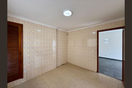 Casa à venda com 215m², 4 quartos e 3 vagas Casa à venda com 215m², 4 quartos e 3 vagasCopa