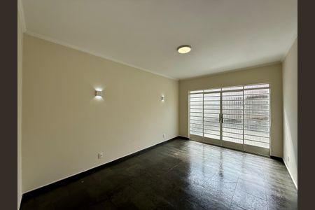 Casa à venda com 215m², 4 quartos e 3 vagas Casa à venda com 215m², 4 quartos e 3 vagasSala