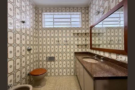 Casa à venda com 215m², 4 quartos e 3 vagas Casa à venda com 215m², 4 quartos e 3 vagasBanheiro Social