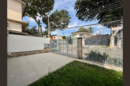 Casa à venda com 215m², 4 quartos e 3 vagas Casa à venda com 215m², 4 quartos e 3 vagasJardim