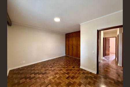 Casa à venda com 215m², 4 quartos e 3 vagas Casa à venda com 215m², 4 quartos e 3 vagasSuíte