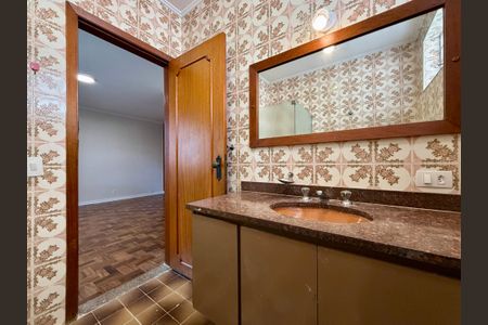 Casa à venda com 215m², 4 quartos e 3 vagas Casa à venda com 215m², 4 quartos e 3 vagasBanheiro Suíte