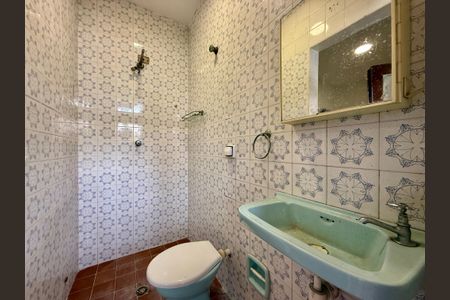 Casa à venda com 215m², 4 quartos e 3 vagas Casa à venda com 215m², 4 quartos e 3 vagasBanheiro de Serviço