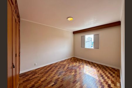 Casa à venda com 215m², 4 quartos e 3 vagas Casa à venda com 215m², 4 quartos e 3 vagasQuarto 3