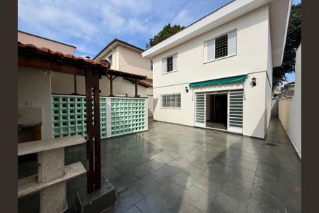 Casa à venda com 215m², 4 quartos e 3 vagas Casa à venda com 215m², 4 quartos e 3 vagasQuintal