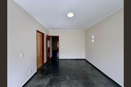 Sala de casa à venda com 4 quartos, 215m² em Jardim Aeroporto, São Paulo