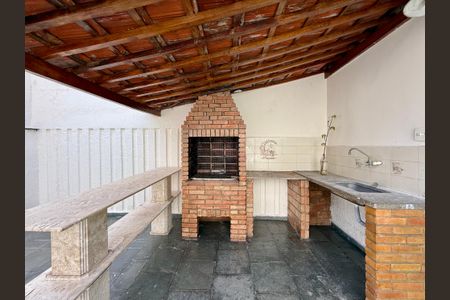 Casa à venda com 215m², 4 quartos e 3 vagas Casa à venda com 215m², 4 quartos e 3 vagasChurrasqueira