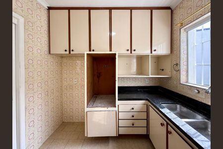 Casa à venda com 215m², 4 quartos e 3 vagas Casa à venda com 215m², 4 quartos e 3 vagasCozinha