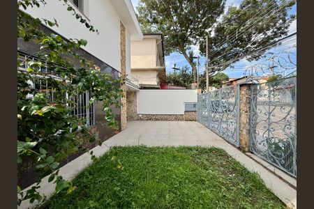 Casa à venda com 215m², 4 quartos e 3 vagas Casa à venda com 215m², 4 quartos e 3 vagasJardim