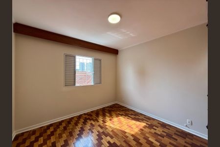 Casa à venda com 215m², 4 quartos e 3 vagas Casa à venda com 215m², 4 quartos e 3 vagasQuarto 4