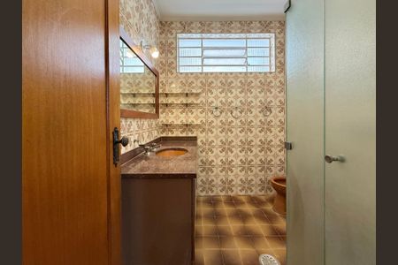 Casa à venda com 215m², 4 quartos e 3 vagas Casa à venda com 215m², 4 quartos e 3 vagasBanheiro Suíte