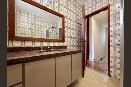 Casa à venda com 215m², 4 quartos e 3 vagas Casa à venda com 215m², 4 quartos e 3 vagasBanheiro Social