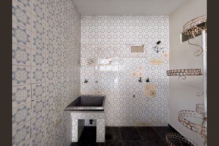 Casa à venda com 215m², 4 quartos e 3 vagas Casa à venda com 215m², 4 quartos e 3 vagasÁrea de Serviço