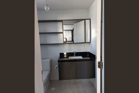 Banheiro de apartamento à venda com 1 quarto, 50m² em Auxiliadora, Porto Alegre