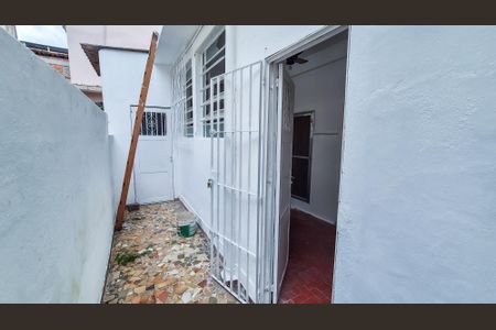 Casa para alugar com 110m², 2 quartos e 1 vagaÁrea dos fundos