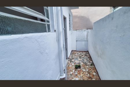 Casa para alugar com 110m², 2 quartos e 1 vagaÁrea dos fundos