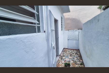 Casa para alugar com 110m², 2 quartos e 1 vagaÁrea dos fundos