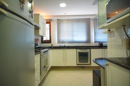 Apartamento para alugar com 130m², 3 quartos e 2 vagasCozinha
