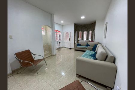 Casa à venda com 180m², 3 quartos e 3 vagasSala