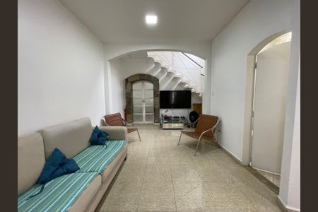 Casa à venda com 180m², 3 quartos e 3 vagasSala