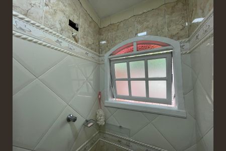 Casa à venda com 180m², 3 quartos e 3 vagasBanheiro 2