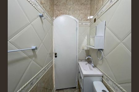 Casa à venda com 180m², 3 quartos e 3 vagasBanheiro 2