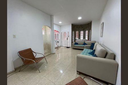 Casa à venda com 180m², 3 quartos e 3 vagasSala